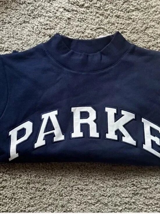 Parker Tops - Parke Navy Casual Sweatshirt, Classic Crew Neck with Letter Patch, Versatile Top
